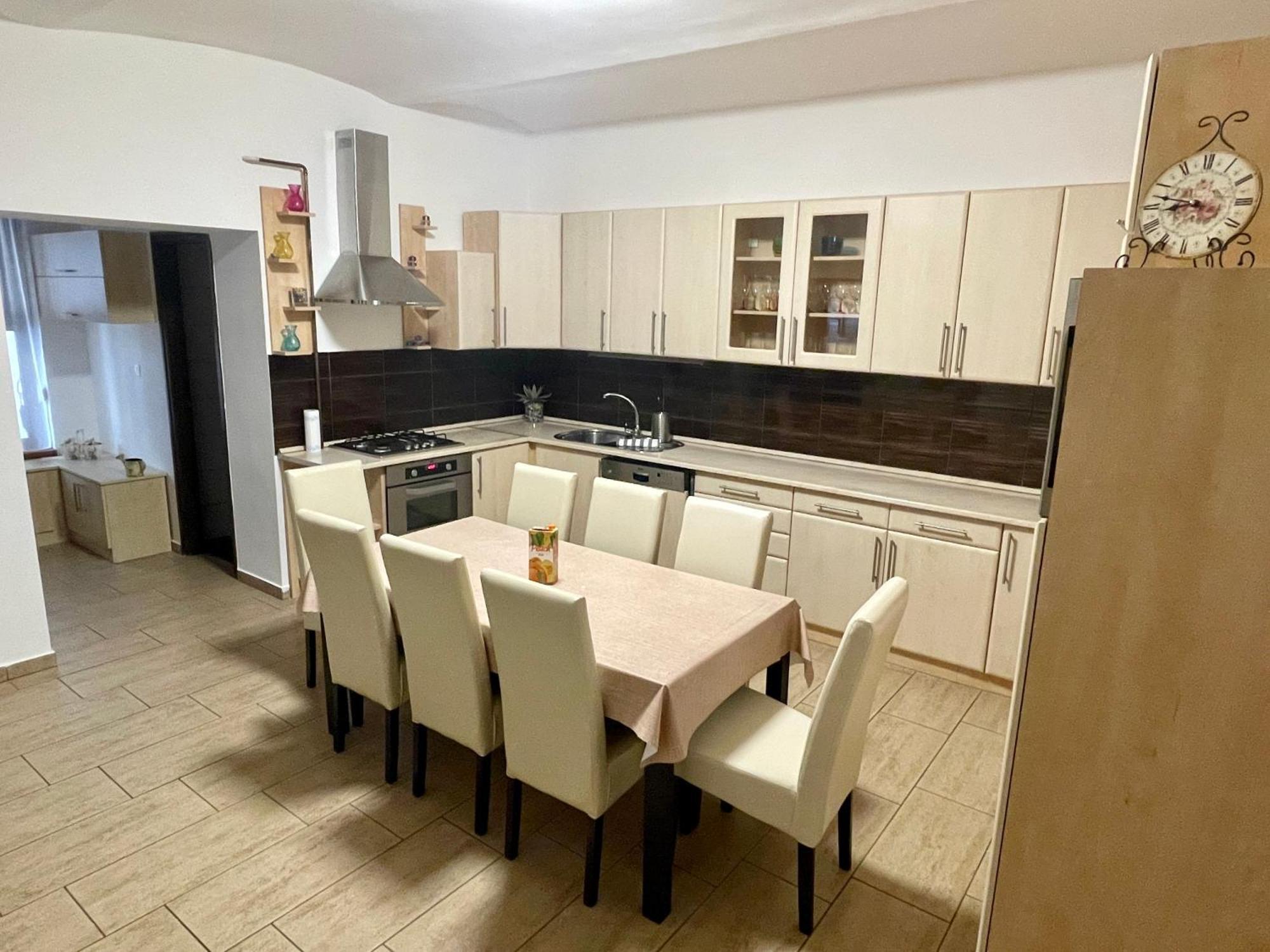 Arviz Apartman Сегед Экстерьер фото